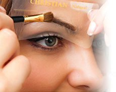 Maquillaje de cejas Christian.