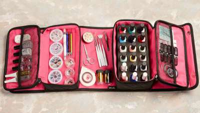 Curso presencial Decoración de Uñas y maletín completo de decoración a coste 0 euros