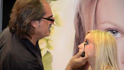 D'Orleac patrocinó el curso de maquillaje social y fotográfico de Juan Ramírez