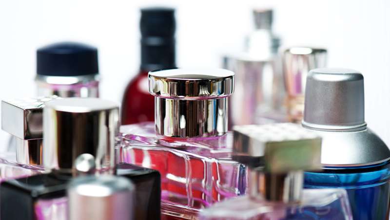 Los análisis de laboratorio demuestran los riesgos y peligros de los componentes de los perfumes falsos