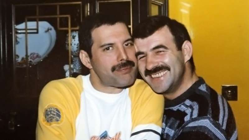 Trascienden imágenes inéditas de Freddie Mercury junto a su pareja, el peluquero Jim Hutton