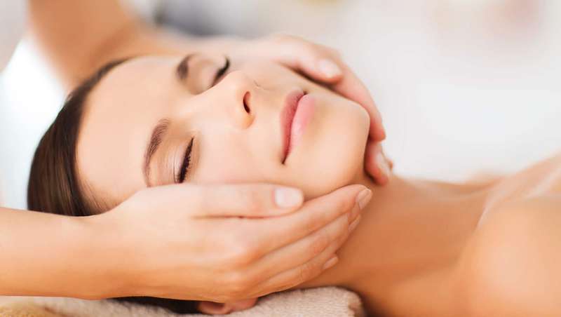 La importancia de los masajes faciales