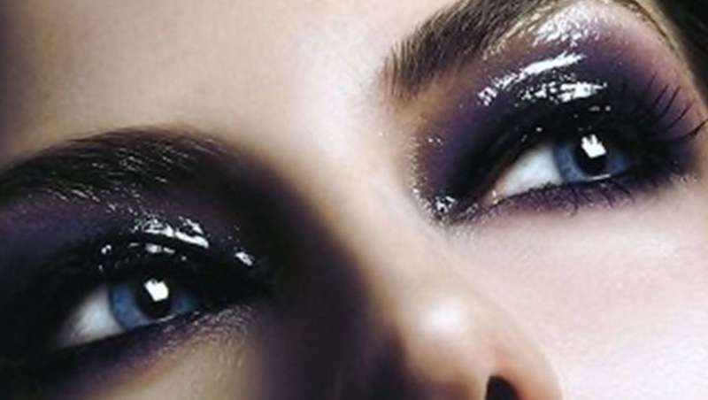 Glossy eyes o efecto brillo mojado: nueva tendencia en maquillaje