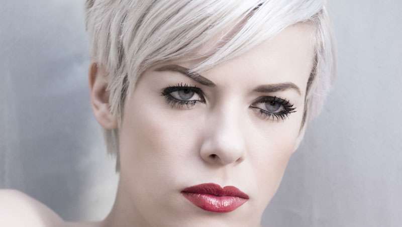 	Cabelo grisalho visível, sim ou não?