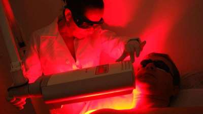 Terapia fotodinámica, la luz prescrita en lesiones malignas de la piel