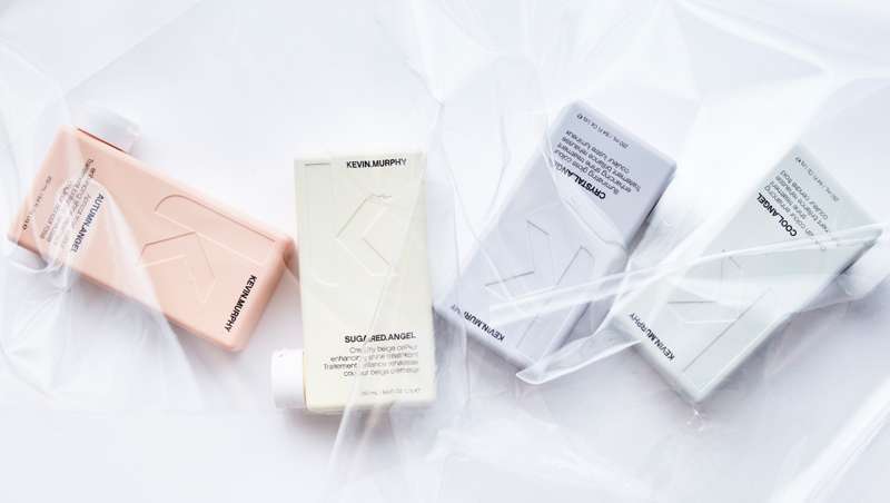 Loiros vivos e brilhantes com os tratamentos Colouring.Angels