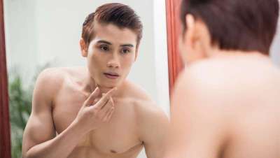 Os homens na China maquilham-se