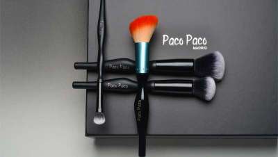 Tablao, brochas y pinceles que homenajean al flamenco