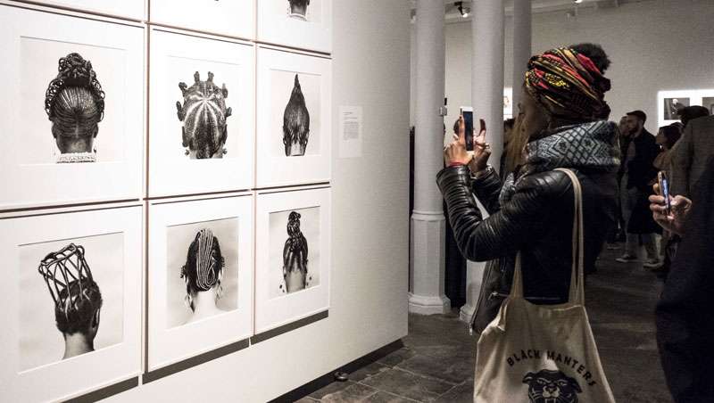 La historia del retrato fotogrfico tambin incluye el peinado en Foto Colectania