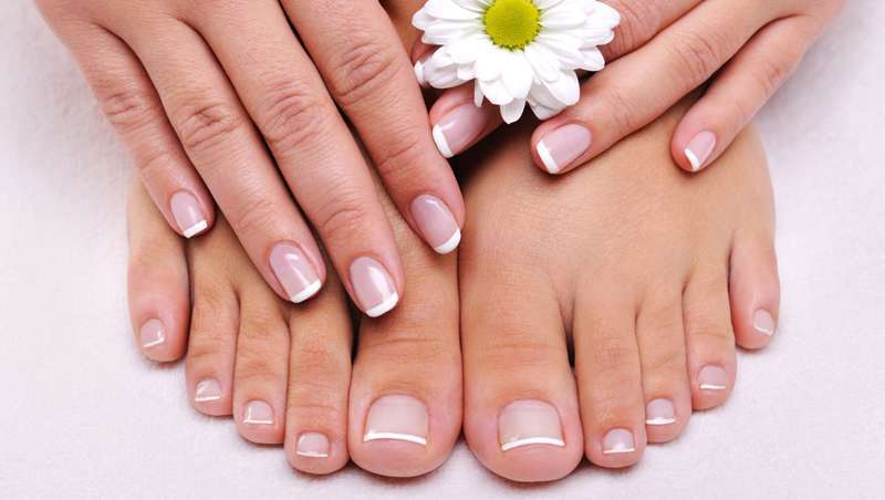 Jelly, tons de coral e desenhos, tendncias atuais em unhas