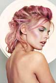 Los cabellos rosas protagonizan la nueva colección de Audrey Laforge