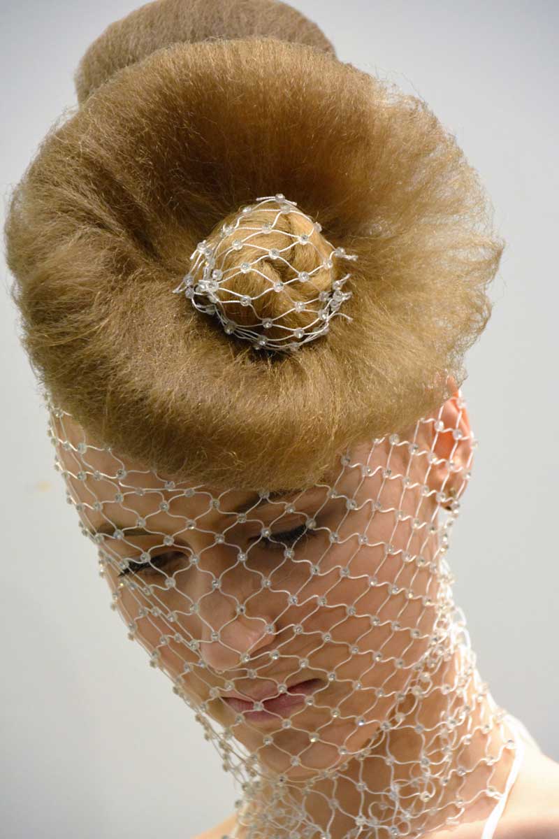 Laetitia Guenaou traslada la Alta Costura a su curso de novias actuales en Madrid