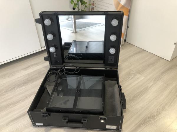 Vendo maleta Con espejo y luces Orleac - Estética: Anuncios particulares