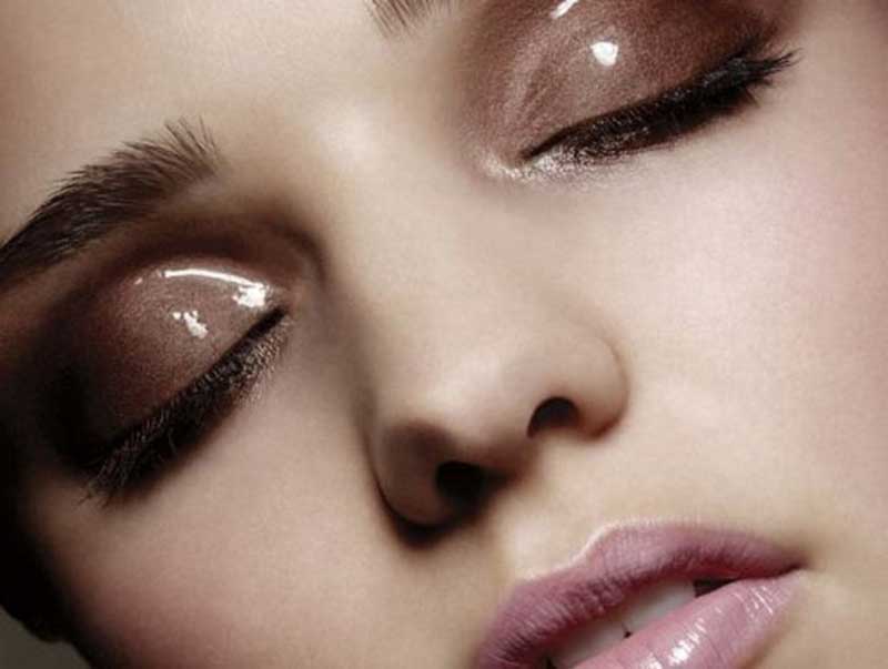 Glossy eyes o párpados golosos, nuevas tendencias en maquillaje