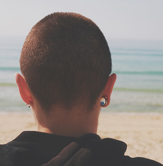 Dilatación de orejas, pros y contras de la última moda entre los jóvenes