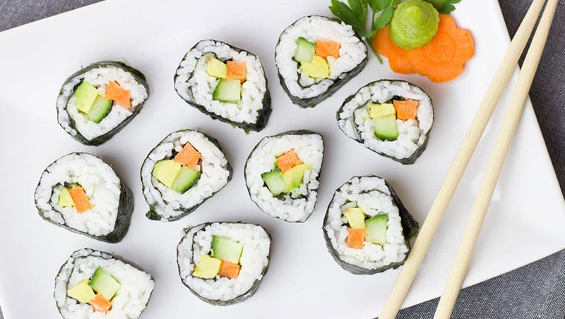 sushi arroz palillos palto