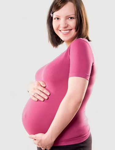 mujer embarazada sonrisa