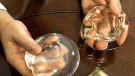 La AEMPS y la SECPRE acaban de elaborar un documento para alertar a las mujeres de los peligros que pueden acarrear las prótesis mamarias