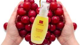 La marca de cosmética natural propone para esta época un aporte suplementario de resveratrol y proantocianidinas, que previenen la fotooxidación y el envejecimiento. Son ideales para refrescar y disminuir la permeabilidad capilar y vascular