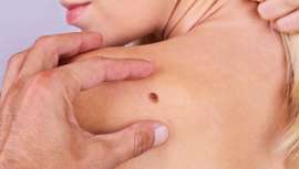 Desde el lunes 13 de junio hasta el día 17, se están realizando las jornadas gratuitas de screening de la AEDV. Los dermatólogos buscan y analizan lesiones precursoras o sospechosas de cáncer de piel