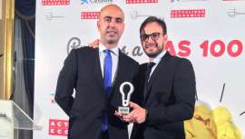 Los responsables de Laboratorios Válquer recogieron el reconocimiento que cada año otorga la publicación Actualidad Económica. Este premio distingue a los 100 proyectos más innovadores del año