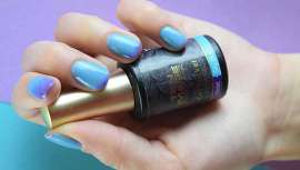 Esta ampliación de la gama de uñas profesional Gel-Lacker introduce una novedad de tendencia, consiguiendo que cada vez que las uñas se exponen a un cambio de temperatura, éstas varíen su tonalidad logrando efectos asombrosos
