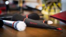 La firma neoyorquina refuerza así su cartera de productos, sobre todo los destinados al cuidado de la piel, fragancias y cosméticos de color 