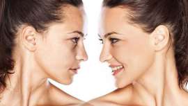 La firma ha elaborado un complejo y eficaz protocolo que, aplicado durante dos meses, puede llegar a eliminar las manchas dérmicas más difíciles, reordenando la melanina y deshaciendo el pigmento acumulado bajo la superficie de la piel