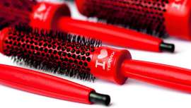 La nueva edición limitada de cepillos iónicos C·ramic Color, de Termix, no solo protege y evita
el daño en el cabello, sino que le aporta brillo y suavidad