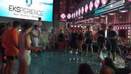 Todos ellos se embarcaron en el crucero Costa Deliziosa durante siete días con paradas en Bari, Corfú, Santorini, Mykonos y Dubrovnik 