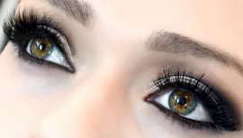 Realzar la mirada y la belleza del ojo es importante a la hora de maquillarse de manera profesional. La técnica cut crease crece por las tendencias en pasarelas y por ser uno de los maquillajes preferidos de las celebrities en las mejores galas