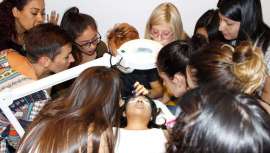 Cursos 100% presenciales dentro de perfectas y cuidadas instalaciones, con prácticas y material incluidos para su desarrollo