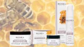 Es especial contra la hiperpigmentación y presenta acción antiarrugas. Su fórmula especial contribuye a atenuar las manchas oscuras y la tez no homogénea para tener una piel más uniforme, compacta y vital