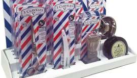 La firma ha elegido los productos más empleados en barbería y peluquería, presentándolos en este atractivo escaparate 