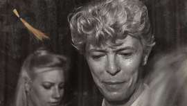 El pasado 25 de junio, la casa de subastas Heritage Auctions, situada en Los Ángeles, puso a la venta un lote de objetos del desaparecido cantante británico, que incluía el famoso mechón cortado por una peluquera tres décadas atrás 