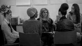 Swing Project lanza estos cursos que aúnan teoría y práctica, impartidos por una selección de ponentes reconocidos del sector. Estilistas como Luciana Sabariz, Milo Sabariz, Roberto Foschi, la psicóloga Rachel Swing y el maquillador David Molina 