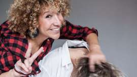 La estilista Giovanna Lucana, fundadora de esta cadena de salones, apuesta por cortes desenfadados para ellos y tonos sutiles, rizos, ondas y melenas midi para ellas 