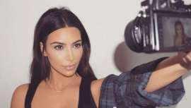 La camaleónica Kim Kardashian luce una imagen perfecta en sus apariciones públicas, aunque todo tiene su truco. Las dos horas diarias que dedica a su cabello y rostro están al alcance de muy pocas personas