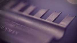 Esta herramienta ha sido creada para hacer mechas más ágiles y perfectas. Weaveze es el accesorio ideal también para realizar las particiones de cabello previas a la técnica