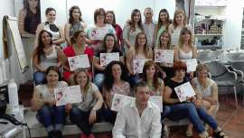 30 profesionales lusos pudieron asistir a un curso de color impartido por Fabio Pedicini, director técnico de Selective España. Allí aprendieron diversas técnicas y productos de color