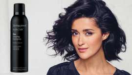 Adiós a las lacas tradicionales. Living Proof, marca exclusiva para peluquerías, presenta este espray versátil y multiuso que se utiliza en seco y húmedo