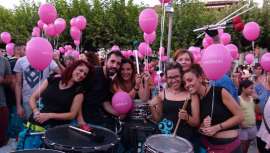 Mazuelas Profesional unió fuerzas con la fundación La Sonrisa de Álex por una buena causa: la investigación contra el cáncer infantil. La iniciativa consistió en llenar de globos el cielo de Alcalá de Henares el pasado 9 de septiembre