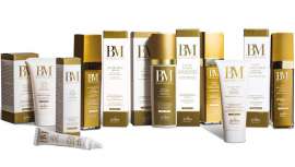 La novedad reintroduce el ácido glicólico con las propiedades de la ubiquinona. Se trata de un antioxidante que penetra fácilmente en las capas más profundas de la epidermis alcanzado las zonas que necesitan una mejora inmediata