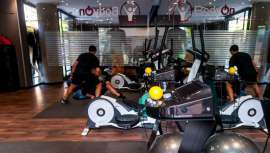 Esta técnica se basa en entrenamientos cortos en los que se eleva la frecuencia cardíaca hasta niveles muy altos y siempre se trabaja a intervalos. Los descansos son obligados