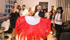 El Héctor Carvajal Hair Artist ha dejado de ser un sueño para convertirse en una realidad. Su creador, Héctor Carvajal, organizó una fiesta con la que agasajó a un sinfín de invitados que visitaron el salón, situado en la zona alta de la Ciudad Conda