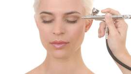 Airbase muestra el paso a paso de un maquillaje con aerógrafo, una de las técnicas más innovadoras del momento