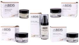 La gama combate los síntomas propios de la edad física y cronológica de la piel. Todo ello mediante unas formulaciones elaboradas con principios activos innovadores y eficaces