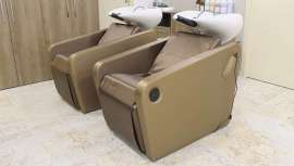 Este lavacabezas tiene una estructura de acero y aluminio. Además, es personalizable y con una amplia gama de tapizados disponibles