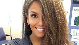 La popular presentadora publicó en las redes sociales su cambio de imagen antiencrespamiento más reciente, para el  que se ha empleado la plancha Ceramic Tourmaline XL