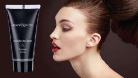 Se emplea en la cara, cuello, escote y cualquier superficie de la piel donde se desee conseguir un efecto de acabado mate y sedoso